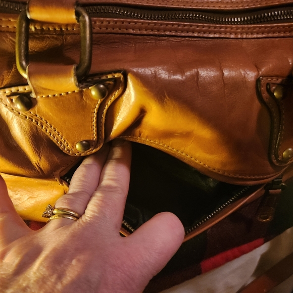 BE&D BROWN LEATHER HANDBAG WITH HANDLES AND CROSS BODY STRAP SUPER CLEAN! - Picture 8 of 16